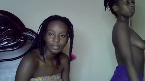 lutino_lovebirds online show from 03-10-26, 04:50