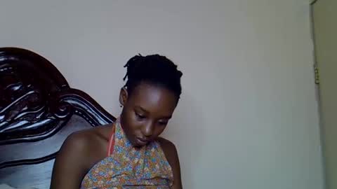 lutino_lovebirds online show from 03-16-26, 08:29