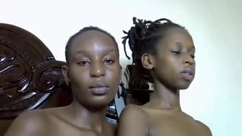 lutino_lovebirds online show from 04-14-26, 08:37