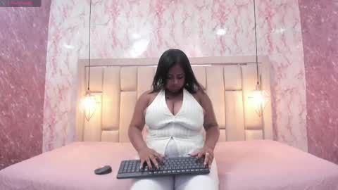 Snapshot of luu_adams chatting on 04-27-26, 07:23 Luu online show from 04-27-26, 07:23