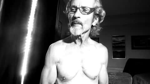 Snapshot of luvdezire chatting on 05-18-26, 08:58 Peter Jacksone online show from 05-18-26, 08:58