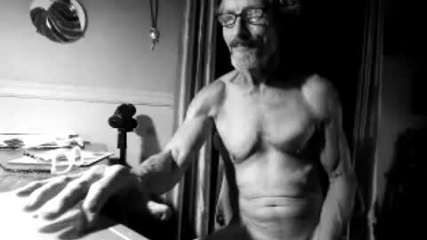 Snapshot of luvdezire chatting on 06-30-26, 03:29 Peter Jacksone online show from 06-30-26, 03:29