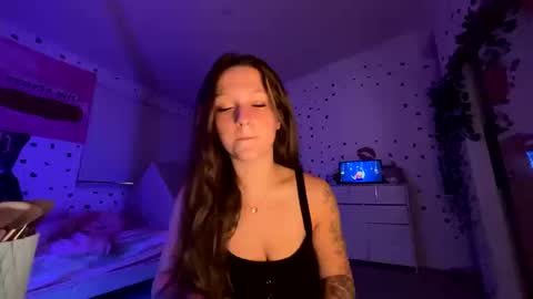 Snapshot of luvkendall chatting on 10-13-25, 03:06 Kendal online show from 10-13-25, 03:06