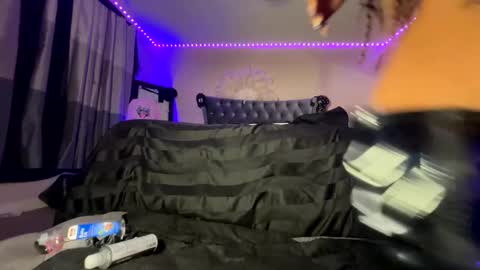 luvvlee online show from 03-26-26, 06:52