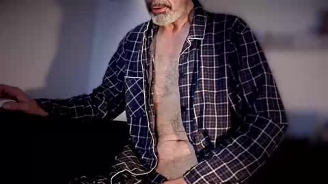 Snapshot of lux_dei chatting on 10-19-25, 03:45 Im a   -  CAMGUY YOU  LIKE to FUCK online show from 10-19-25, 03:45