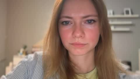 Snapshot of lux_millie chatting on 06-03-26, 09:31 Millie online show from 06-03-26, 09:31