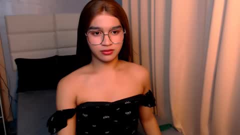 Snapshot of lux_white chatting on 02-21-25, 09:22 queen lux online show from 02-21-25, 09:22