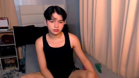 Snapshot of lux_white chatting on 03-06-25, 02:18 queen lux online show from 03-06-25, 02:18