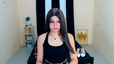 Snapshot of lux_white chatting on 09-28-25, 03:01 queen lux online show from 09-28-25, 03:01
