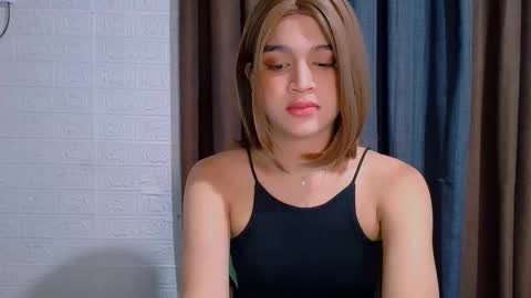 queen lux online show from 12-21-25, 09:00