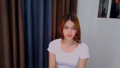 Snapshot of lux_white chatting on 06-12-26, 05:06 queen lux online show from 06-12-26, 05:06
