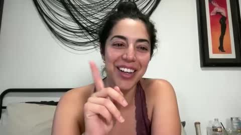 Snapshot of luxcher22 chatting on 06-10-26, 02:12 luxcher22 online show from 06-10-26, 02:12
