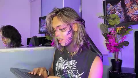 Luxiel 3 online show from 11-26-25, 10:55