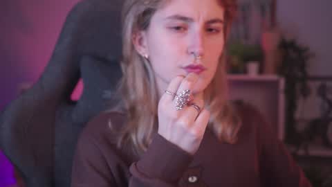 Snapshot of luxrayi chatting on 01-13-25, 02:39 Ray online show from 01-13-25, 02:39