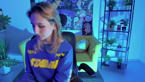 Snapshot of luxrayi chatting on 02-21-25, 12:38 Ray online show from 02-21-25, 12:38