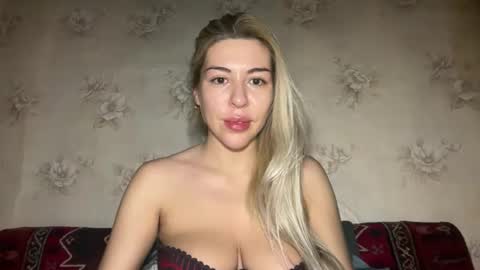 LuxSonyaStar online show from 12-15-25, 12:53