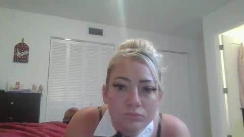 luxuriousbunny online show from 10-28-25, 03:43