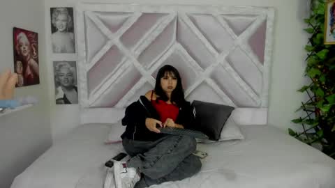 Lux online show from 04-18-26, 07:58