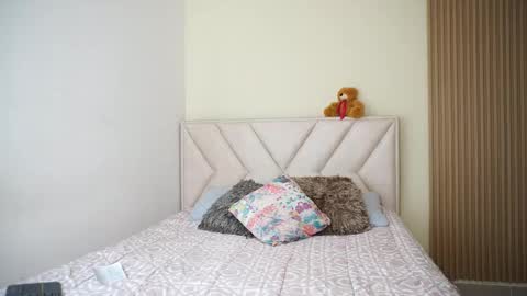 Snapshot of lya_aron_couple chatting on 09-23-25, 04:10 lya_aron_couple online show from 09-23-25, 04:10