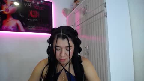 Snapshot of lyda20 chatting on 10-01-25, 01:33 lyda   online show from 10-01-25, 01:33