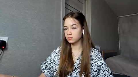 Mia online show from 12-18-25, 01:33