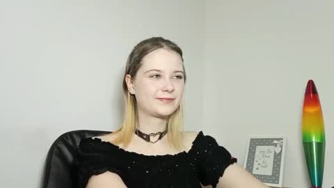 Snapshot of lydiasunny chatting on 09-25-25, 06:33 Lydia online show from 09-25-25, 06:33