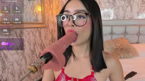 Snapshot of lyen_rae chatting on 12-19-24, 11:14 Lyen Rae  online show from 12-19-24, 11:14