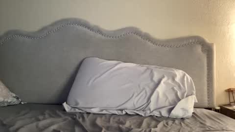 Snapshot of lylajades chatting on 01-11-25, 03:42 Olivia online show from 01-11-25, 03:42