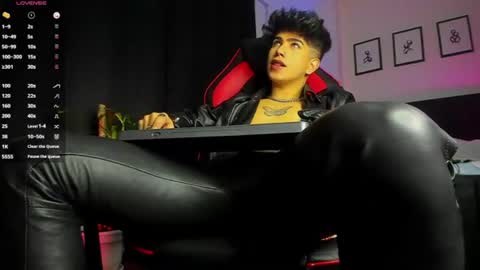 Lyle Bennett Freelance Model online show from 07-17-26, 03:39