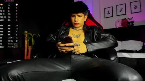 Lyle Bennett Freelance Model online show from 08-01-26, 12:15