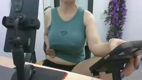 Snapshot of lyli_99 chatting on 09-11-25, 10:59 lyli_99 online show from 09-11-25, 10:59