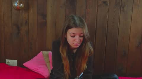 Snapshot of lyndsaymcghan chatting on 09-25-25, 08:07 Nancy online show from 09-25-25, 08:07