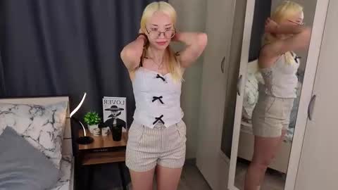 Snapshot of lynettajewel chatting on 03-27-26, 03:56 Eva online show from 03-27-26, 03:56