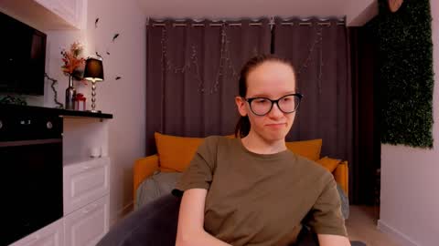 Sara online show from 02-10-25, 10:19