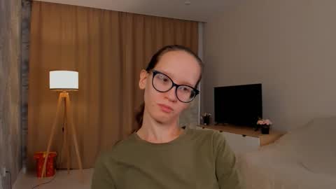 Sara online show from 09-19-25, 04:07