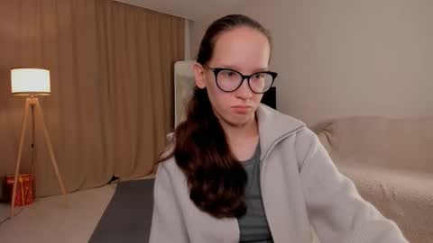 Sara online show from 09-24-25, 04:21