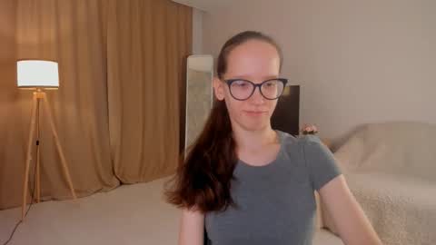 Sara online show from 10-19-25, 04:07