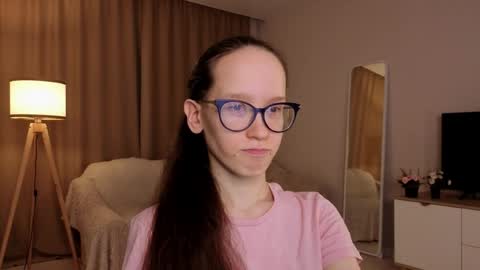 Sara online show from 04-19-26, 04:06