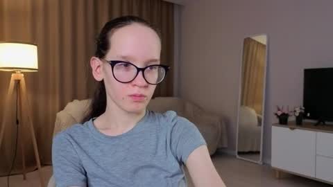 Snapshot of lynettebails chatting on 04-30-26, 09:30 Sara online show from 04-30-26, 09:30