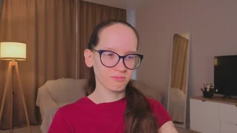 Snapshot of lynettebails chatting on 06-02-26, 04:09 Sara online show from 06-02-26, 04:09
