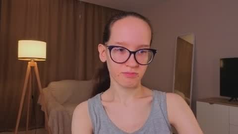 Snapshot of lynettebails chatting on 06-21-26, 04:20 Sara online show from 06-21-26, 04:20