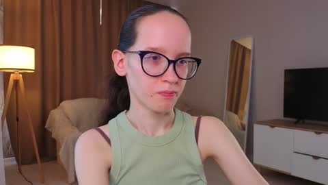 Snapshot of lynettebails chatting on 07-02-26, 04:13 Sara online show from 07-02-26, 04:13