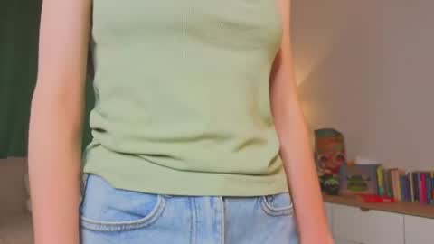 Snapshot of lynettebails chatting on 07-14-26, 02:05 Sara online show from 07-14-26, 02:05