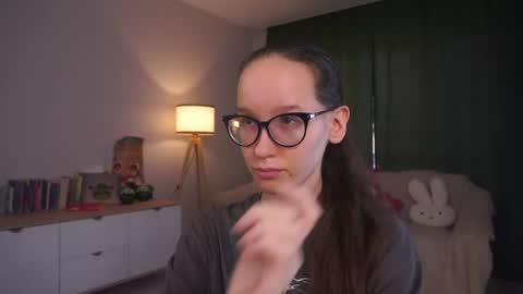 Snapshot of lynettebails chatting on 07-20-26, 04:09 Sara online show from 07-20-26, 04:09