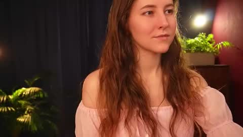 Snapshot of lynn_feline chatting on 10-22-25, 10:37 Lynn online show from 10-22-25, 10:37