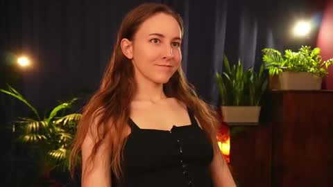 Snapshot of lynn_feline chatting on 11-17-25, 02:45 Lynn online show from 11-17-25, 02:45