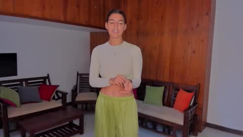  LYNN  online show from 11-30-25, 04:49