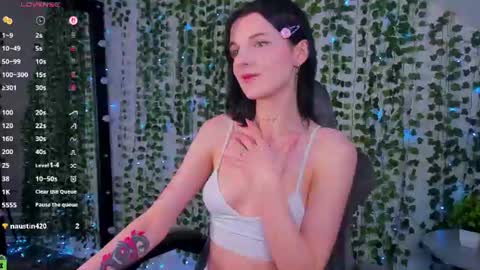 Snapshot of lynn_martin chatting on 07-22-26, 11:51 Lynn online show from 07-22-26, 11:51