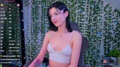 Snapshot of lynn_martin chatting on 07-23-26, 01:58 Lynn online show from 07-23-26, 01:58