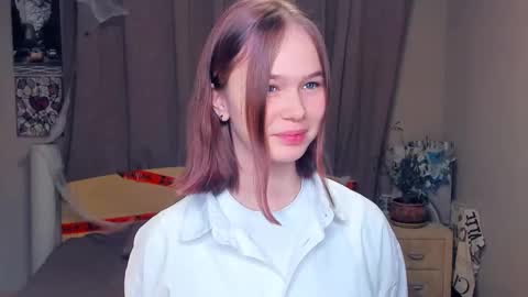 Cozy Lynns room online show from 11-17-25, 08:42